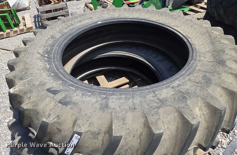 image for item EO0915 (2) Firestone 480/80R42 tires