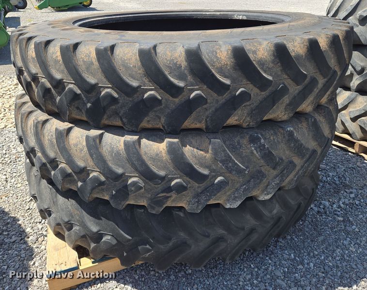 image for item EO0917 (3) Firestone 380/105R50 tires