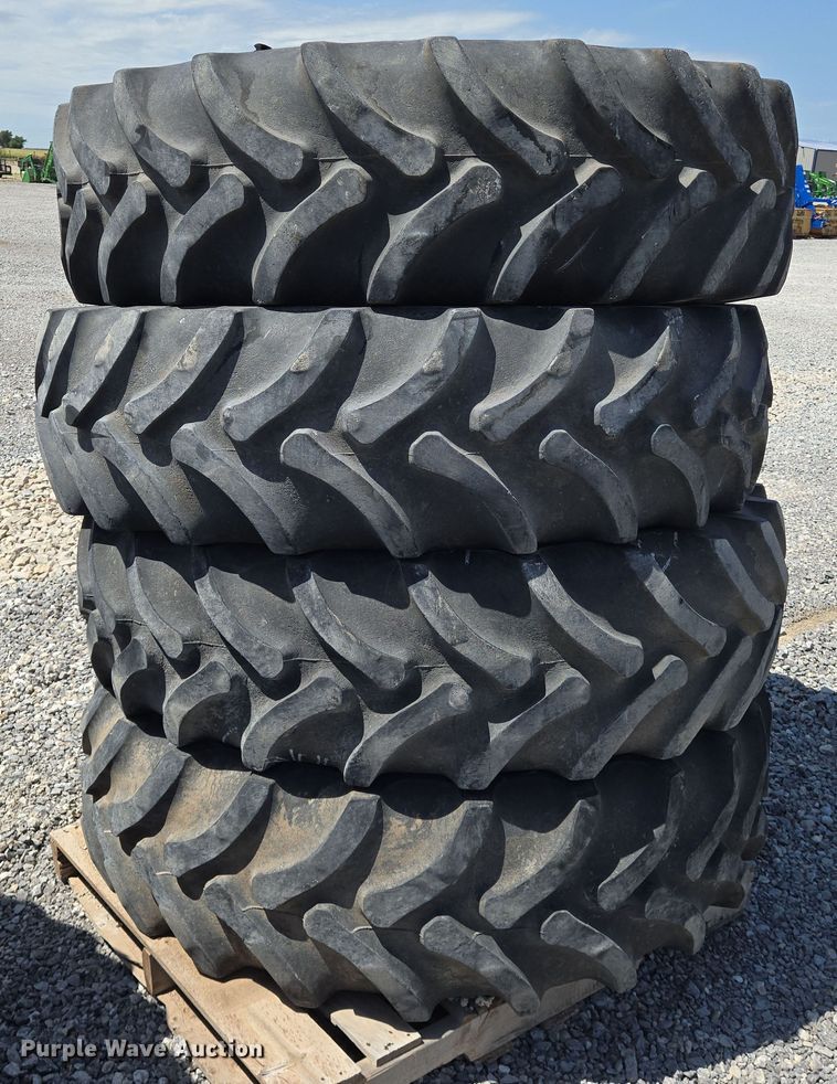 image for item EO0918 (4) Firestone 420/85R34 tires