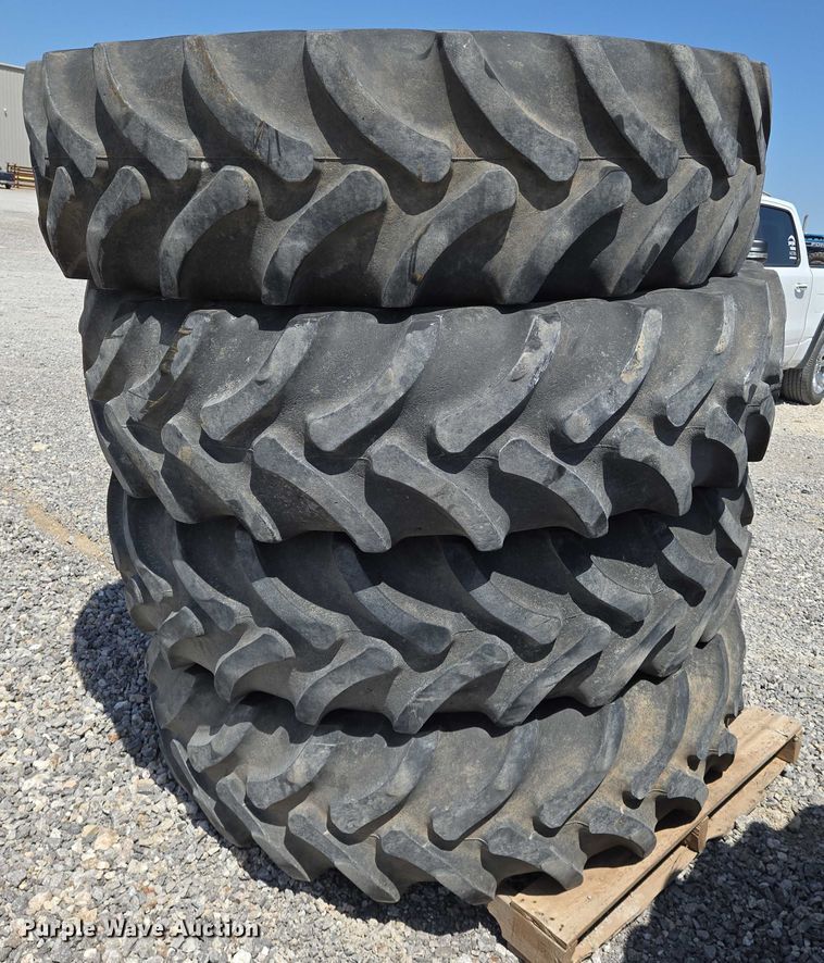 image for item EO0918 (4) Firestone 420/85R34 tires