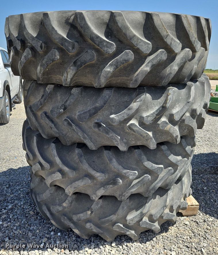 image for item EO0918 (4) Firestone 420/85R34 tires