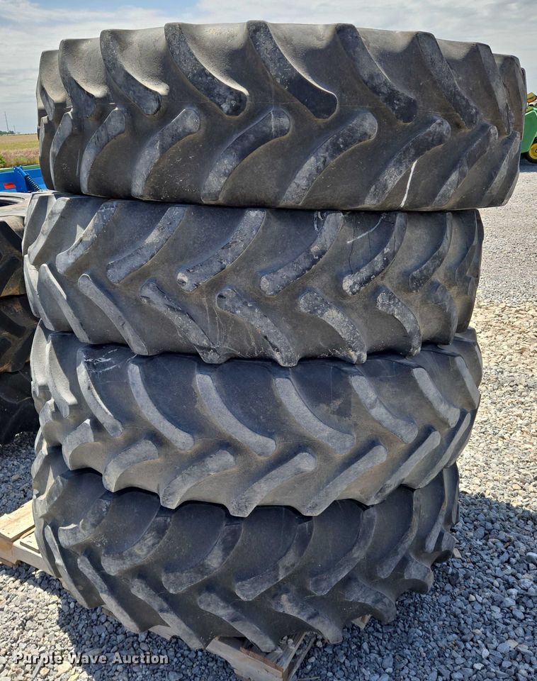 image for item EO0918 (4) Firestone 420/85R34 tires