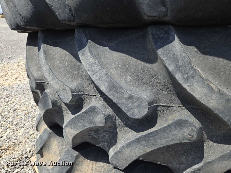 image for item EO0918 (4) Firestone 420/85R34 tires