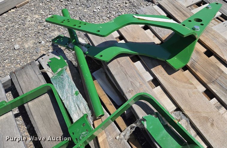 image for item EO0929 John Deere hood guard