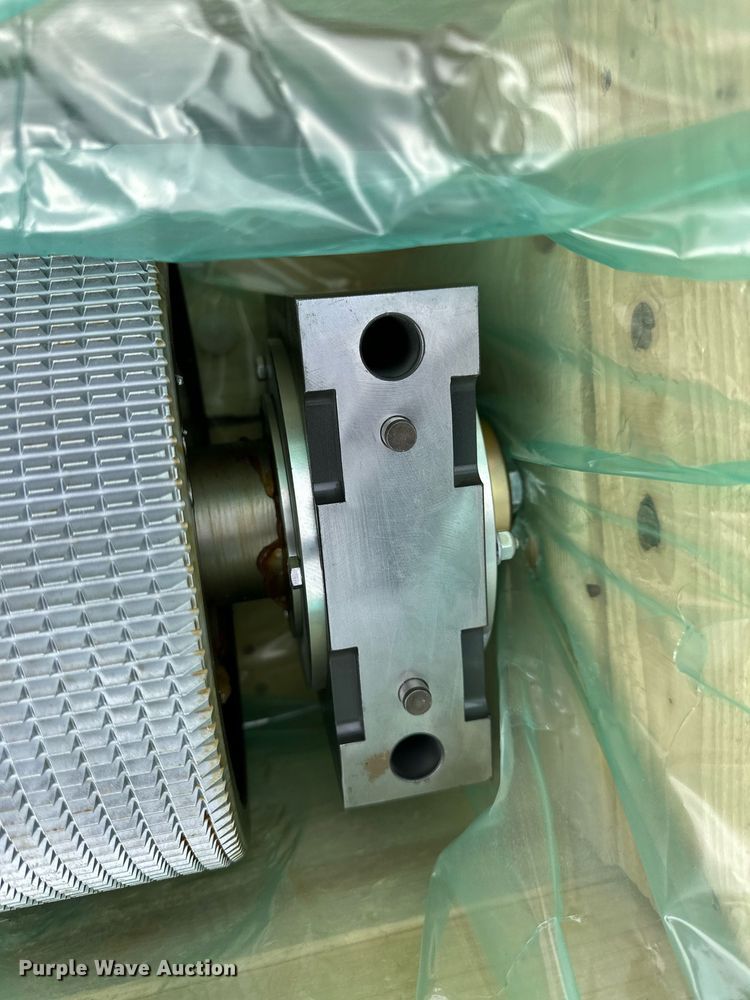 image for item EQ4858 Claas kernel processor roller