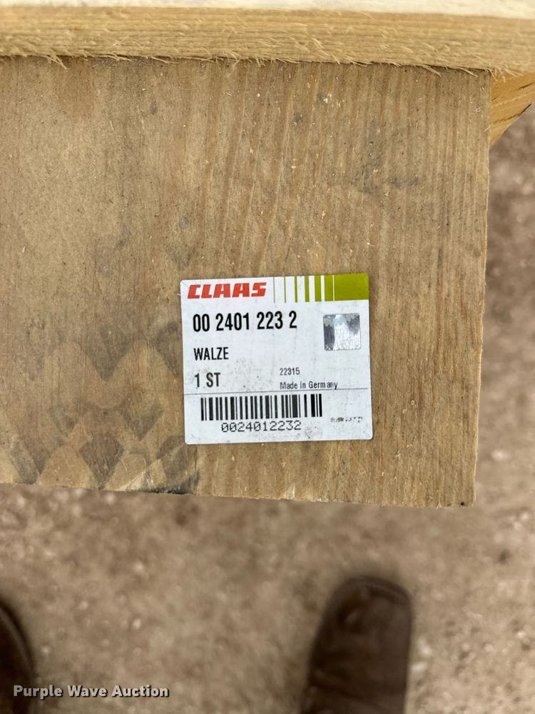 image for item EQ4858 Claas kernel processor roller