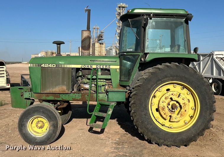 image for item EX9255 1978 John Deere 4240 tractor