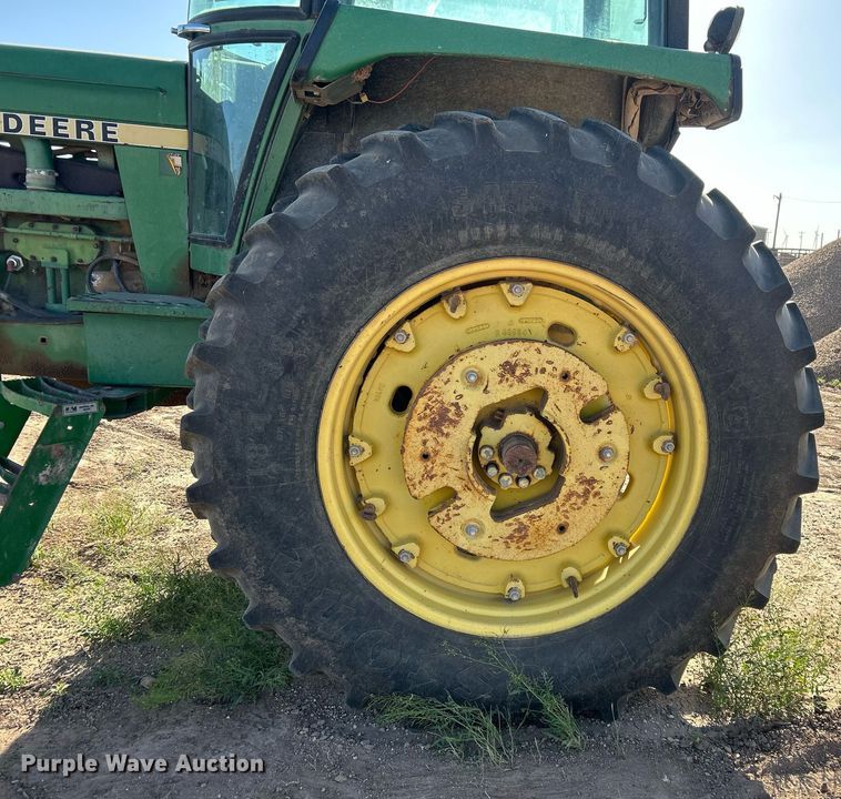 image for item EX9255 1978 John Deere 4240 tractor