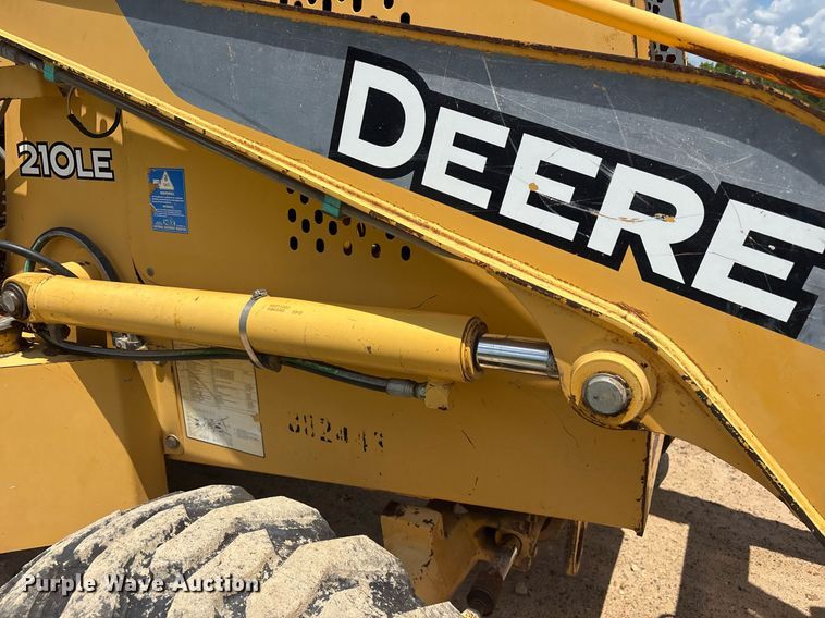 image for item ND9725 2006 John Deere 210LE landscape tractor