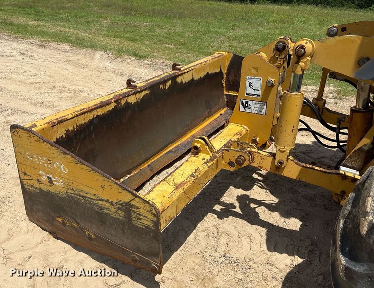 image for item ND9725 2006 John Deere 210LE landscape tractor