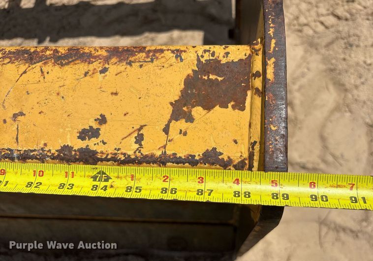 image for item ND9725 2006 John Deere 210LE landscape tractor