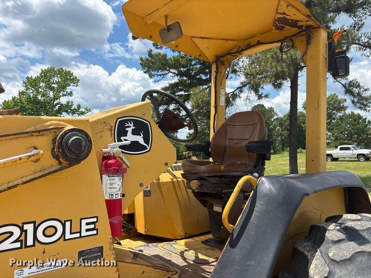 image for item ND9725 2006 John Deere 210LE landscape tractor