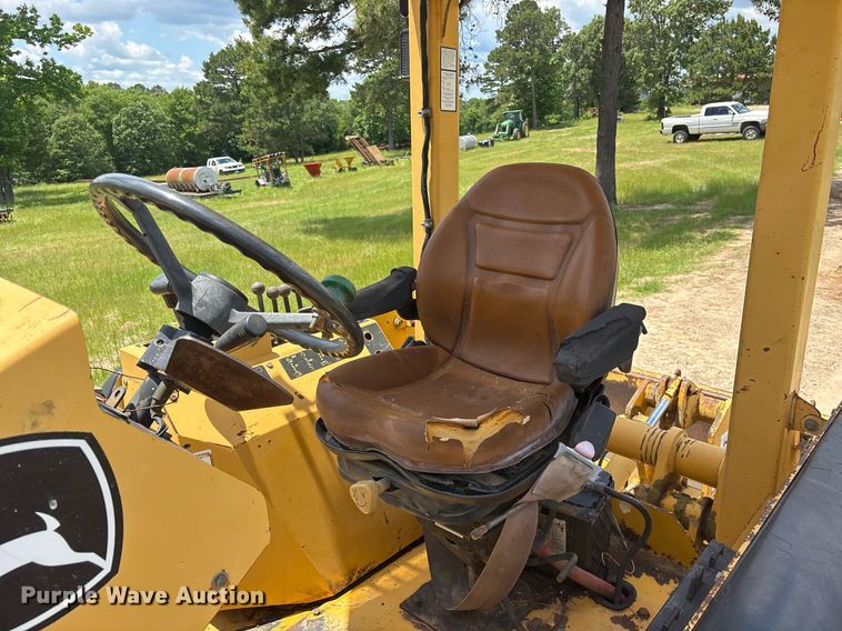 image for item ND9725 2006 John Deere 210LE landscape tractor