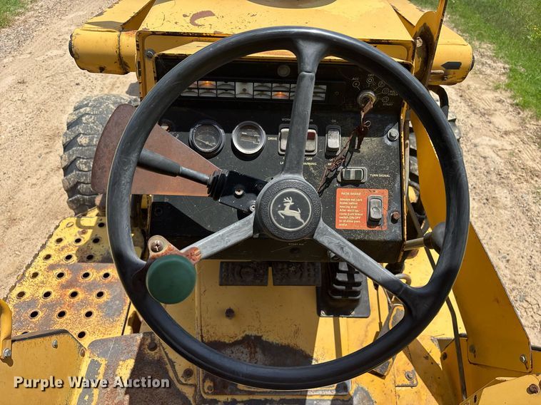 image for item ND9725 2006 John Deere 210LE landscape tractor