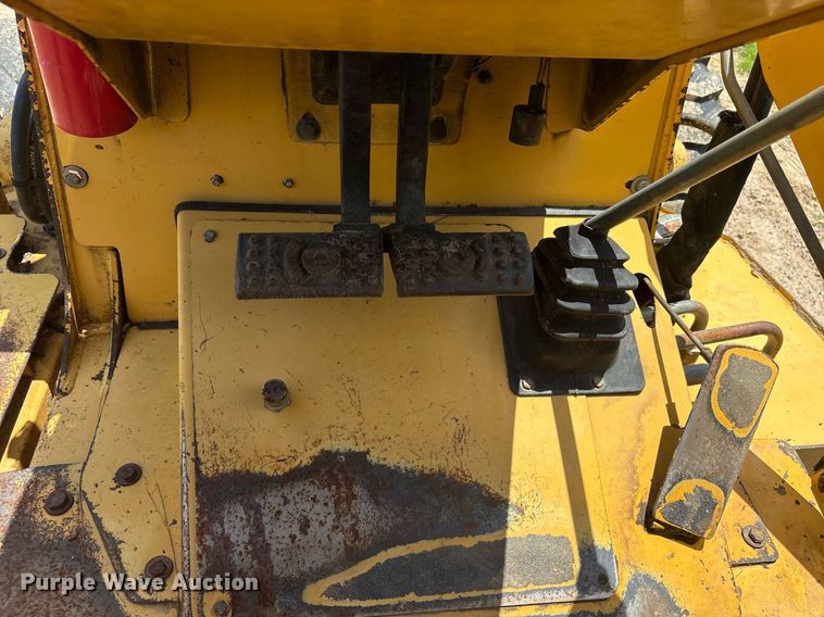 image for item ND9725 2006 John Deere 210LE landscape tractor