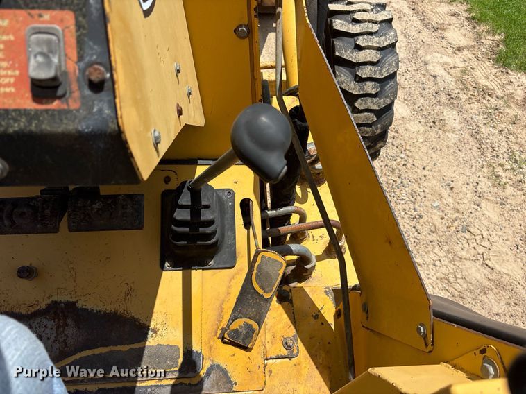 image for item ND9725 2006 John Deere 210LE landscape tractor