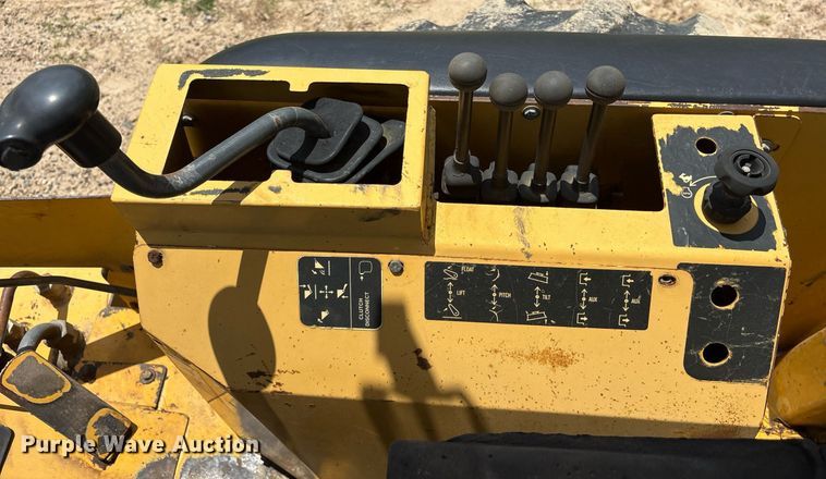 image for item ND9725 2006 John Deere 210LE landscape tractor