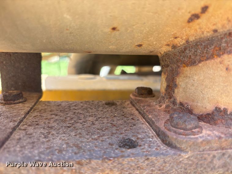 image for item ND9725 2006 John Deere 210LE landscape tractor