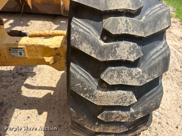 image for item ND9725 2006 John Deere 210LE landscape tractor