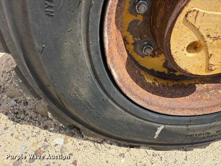 image for item ND9725 2006 John Deere 210LE landscape tractor