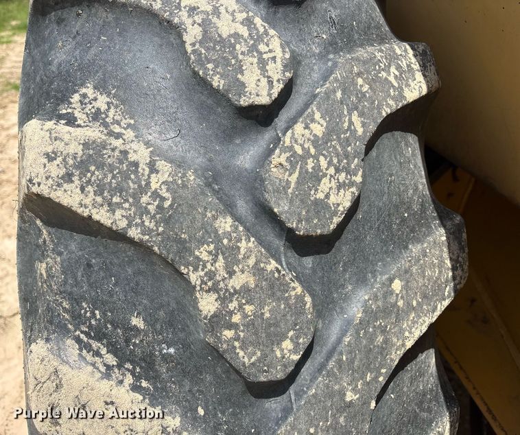 image for item ND9725 2006 John Deere 210LE landscape tractor