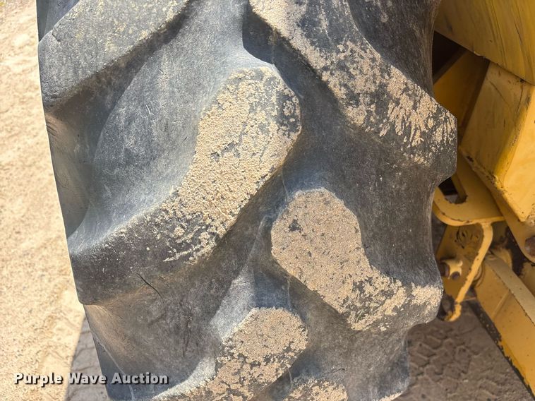 image for item ND9725 2006 John Deere 210LE landscape tractor