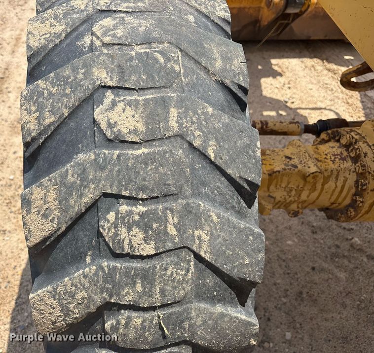 image for item ND9725 2006 John Deere 210LE landscape tractor