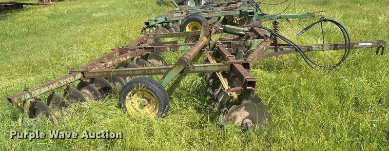 image for item ND9741 John Deere tandem disk