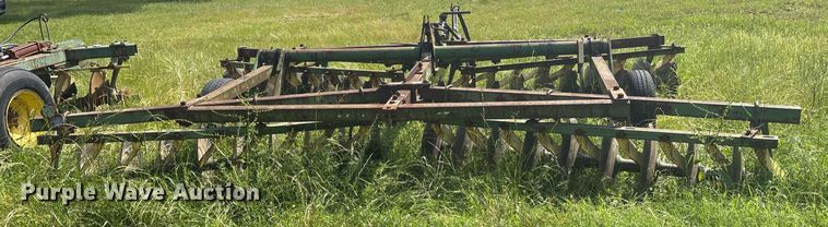 image for item ND9741 John Deere tandem disk