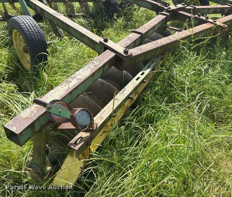 image for item ND9741 John Deere tandem disk