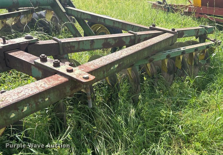 image for item ND9741 John Deere tandem disk