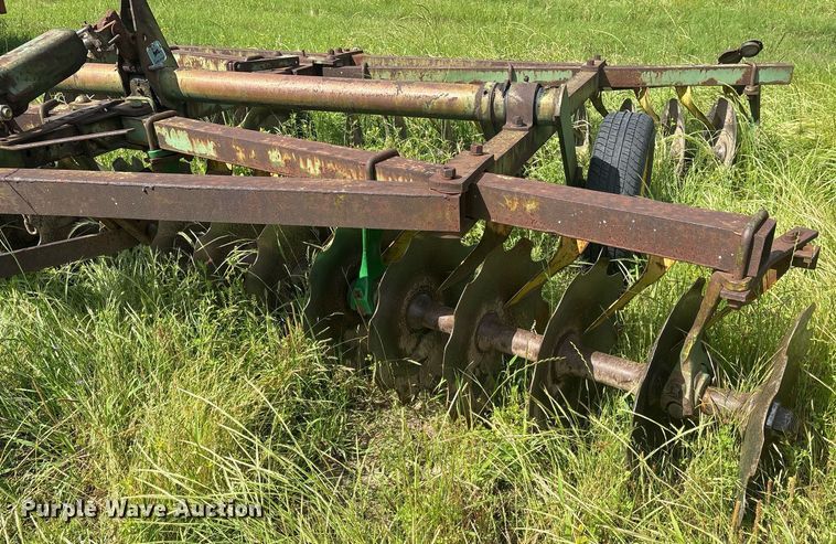 image for item ND9741 John Deere tandem disk