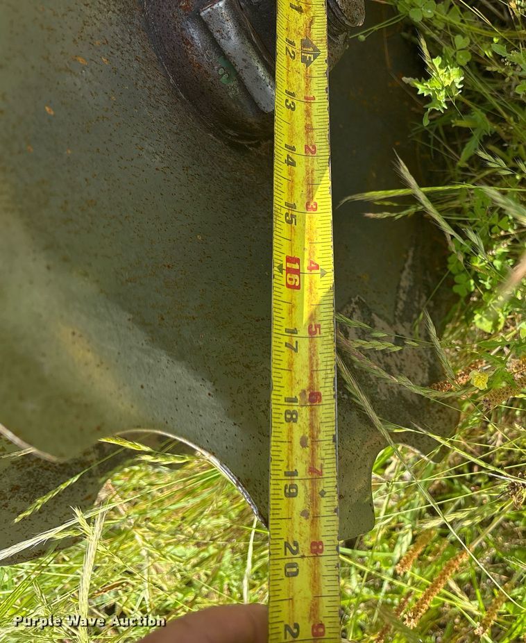 image for item ND9741 John Deere tandem disk