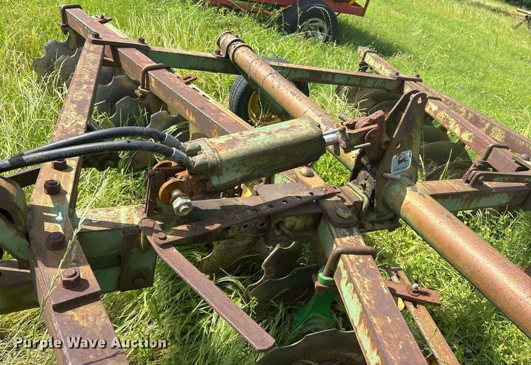 image for item ND9741 John Deere tandem disk