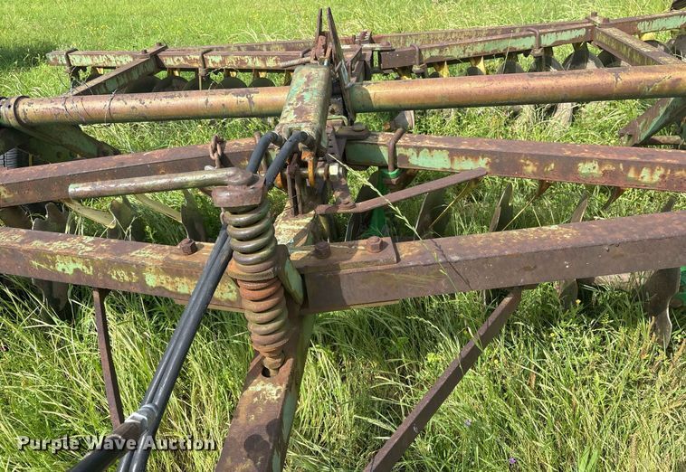 image for item ND9741 John Deere tandem disk