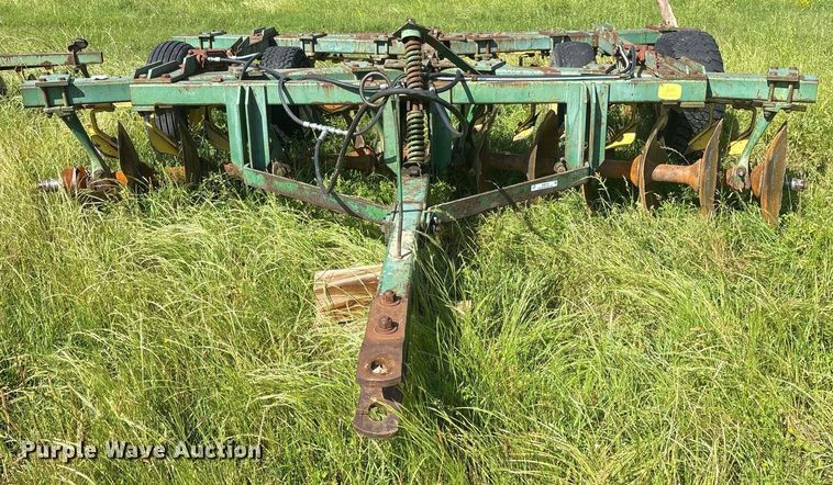 image for item ND9742 John Deere tandem disk