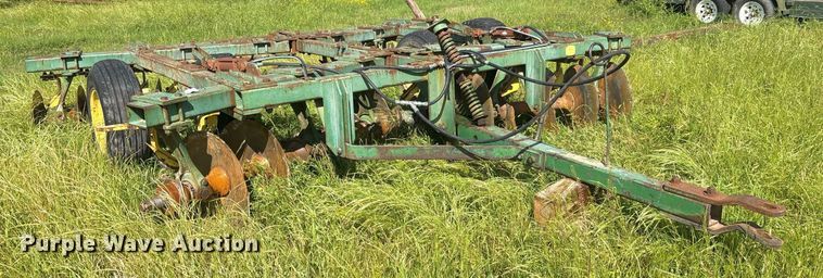 image for item ND9742 John Deere tandem disk