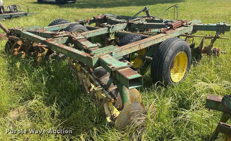 image for item ND9742 John Deere tandem disk