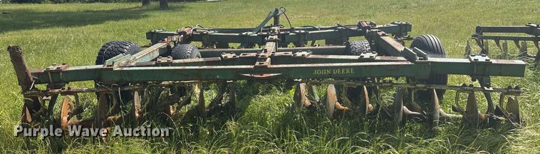 image for item ND9742 John Deere tandem disk