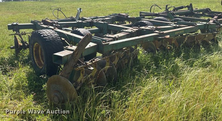 image for item ND9742 John Deere tandem disk