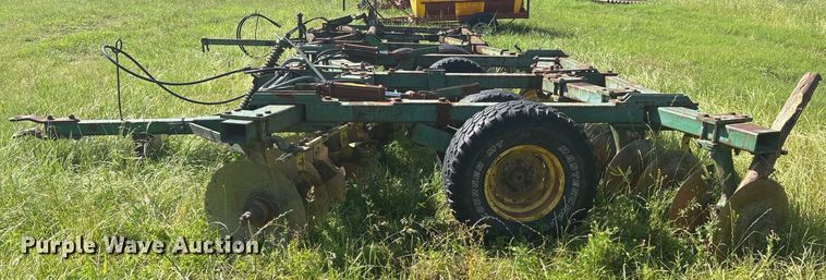 image for item ND9742 John Deere tandem disk