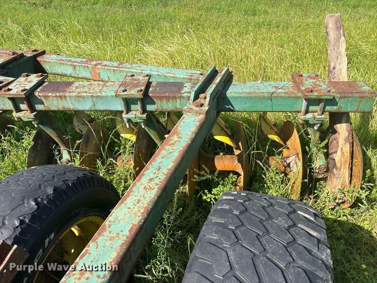 image for item ND9742 John Deere tandem disk