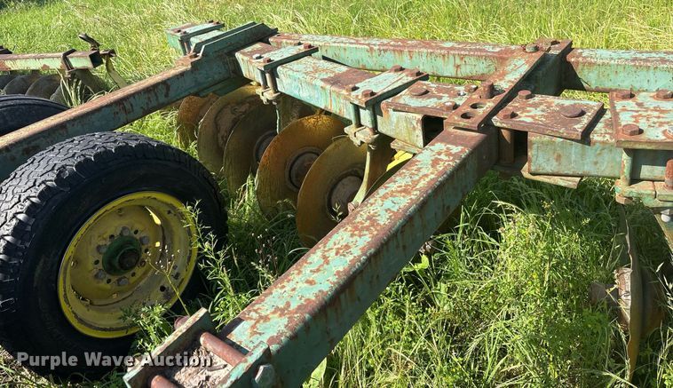 image for item ND9742 John Deere tandem disk