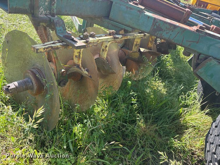 image for item ND9742 John Deere tandem disk