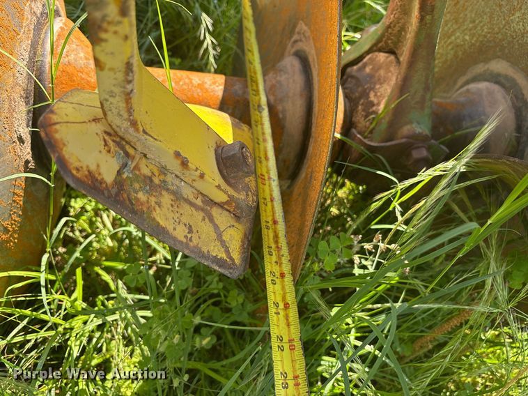 image for item ND9742 John Deere tandem disk