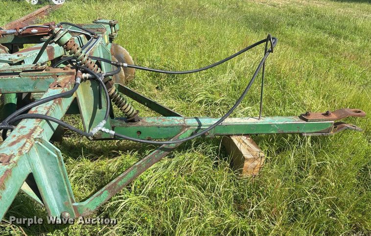 image for item ND9742 John Deere tandem disk