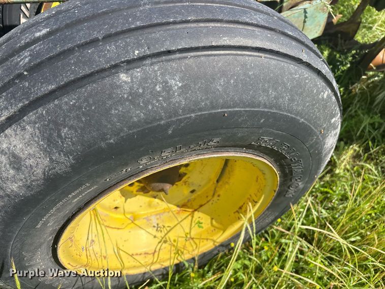 image for item ND9742 John Deere tandem disk