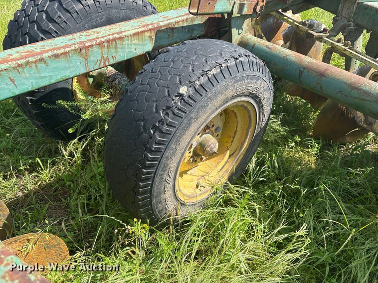 image for item ND9742 John Deere tandem disk