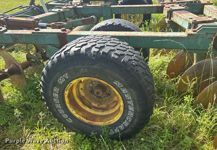 image for item ND9742 John Deere tandem disk