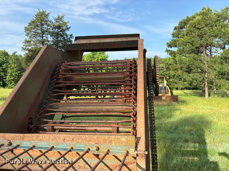 image for item ND9747 WECO 27 sprig harvester